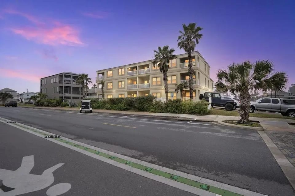 129 E Cora Lee Dr. #203 2 Bedroom Condo by RedAwning Hotel in South Padre Island