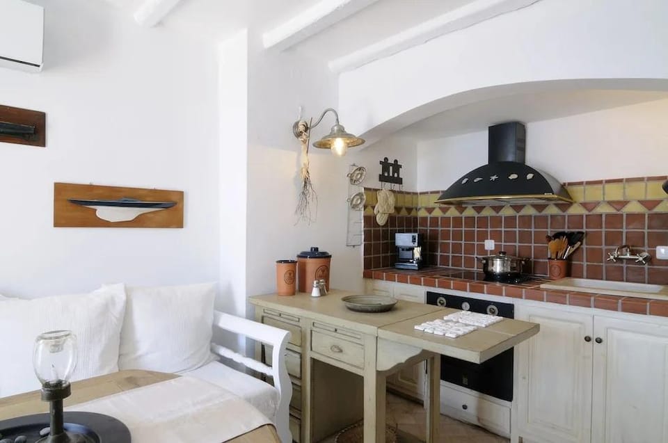 Ilivatos Villa Hotel in Oia