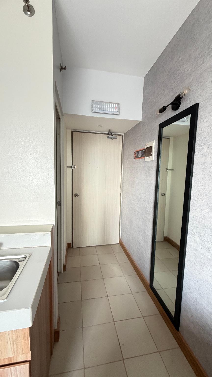 Urban Deca Edsa Tower Hotel in Mandaluyong
