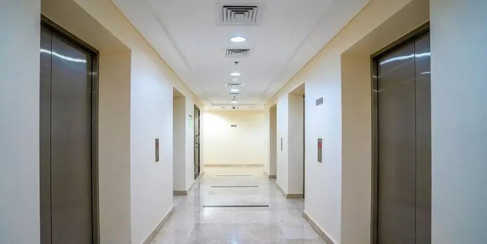 Contemporary One Bedroom with Full Marina View Hotel in Dubai
