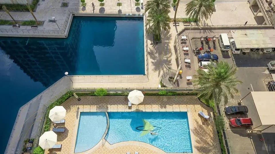 Homesgetaway - JLT Lake Views 1BR Hotel in Dubai