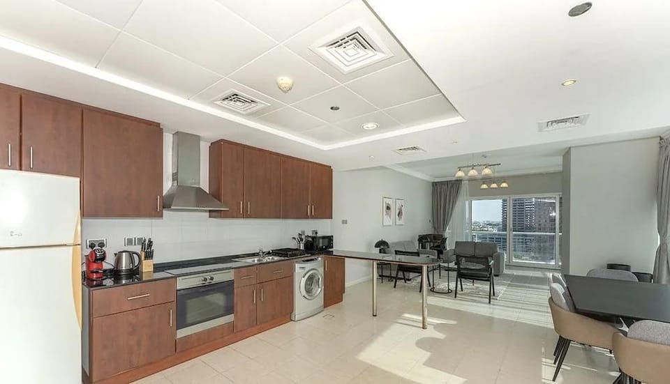 Homesgetaway - JLT Lake Views 1BR Hotel in Dubai