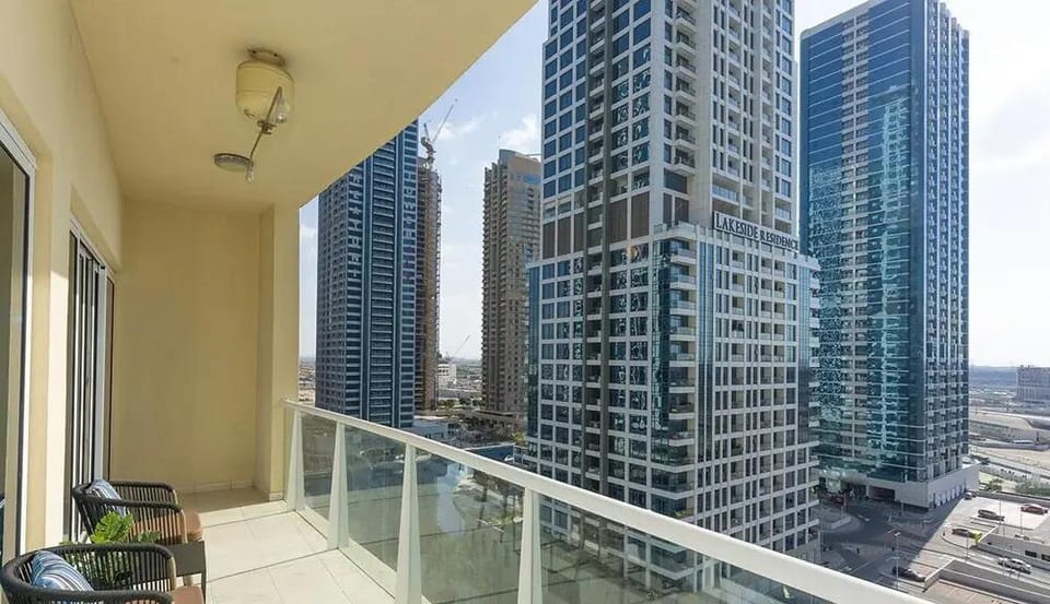 Homesgetaway - JLT Lake Views 1BR Hotel in Dubai