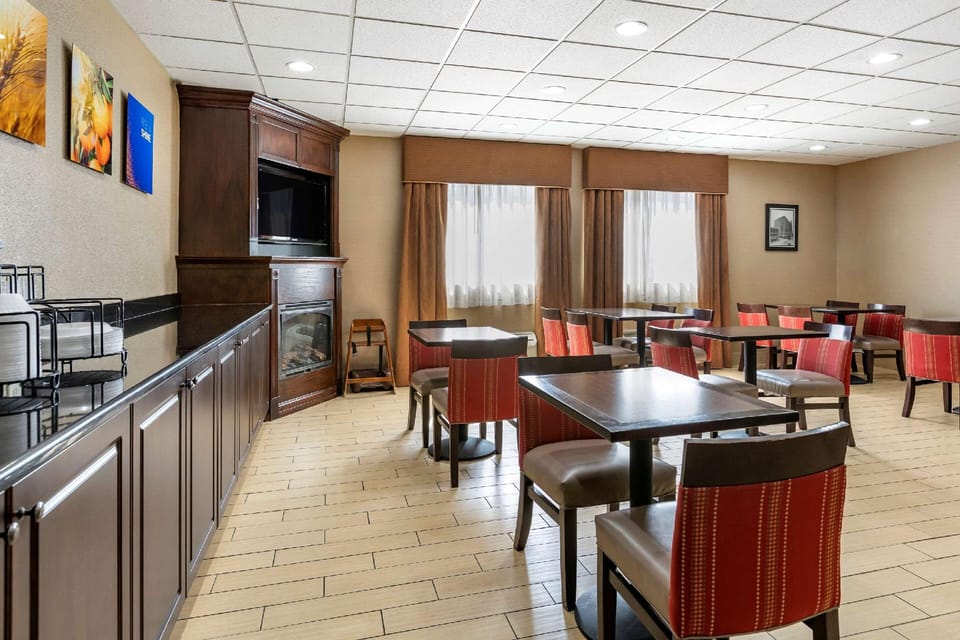 Comfort Inn Warren - Detroit North Hotel in Warren