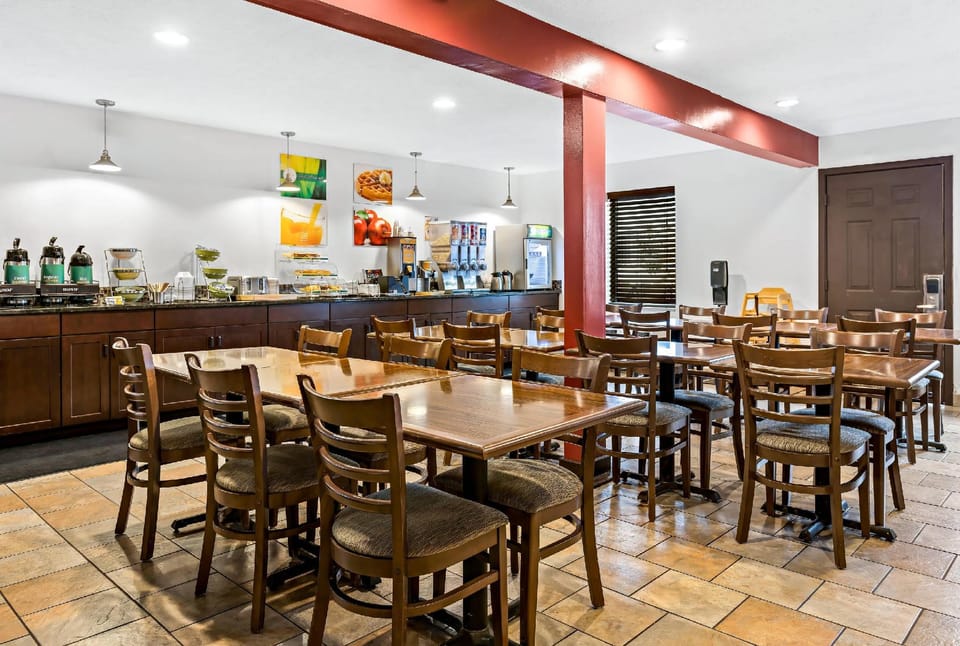 Quality Inn Traverse City Hotel in Michigan