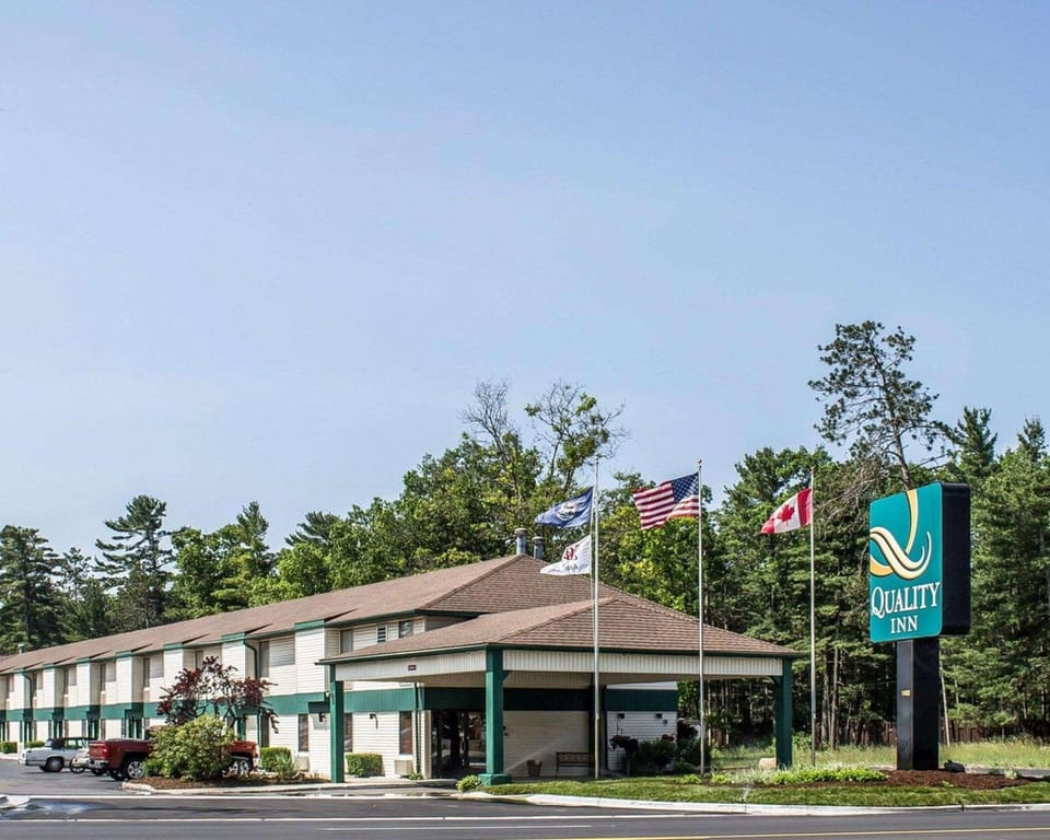 Quality Inn Traverse City Hotel in Michigan