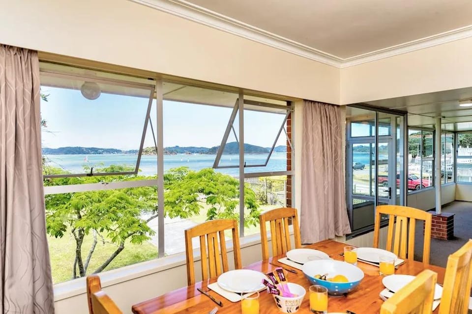Te Ra Beach House Hotel in Paihia