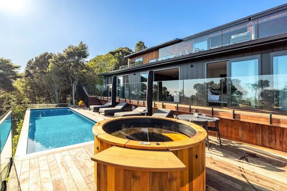 Kaitiaki Lodge - Pool & hot tub Hotel in Auckland Region