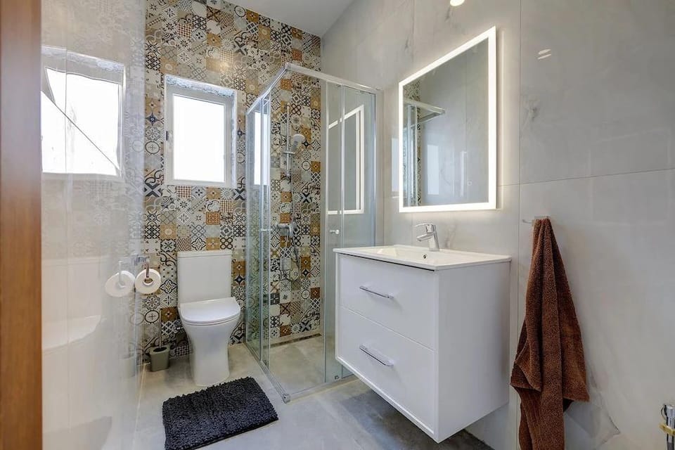 Perfect Location, Modern 2BR Apartment Hotel in Sliema