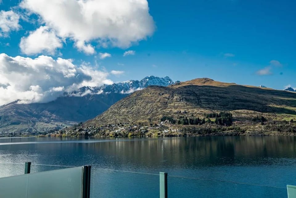 Lakefront Living At Remarkables - West Hotel in Queenstown