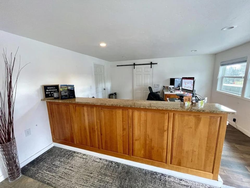 Bend Riverside Rentals Hotel in Bend