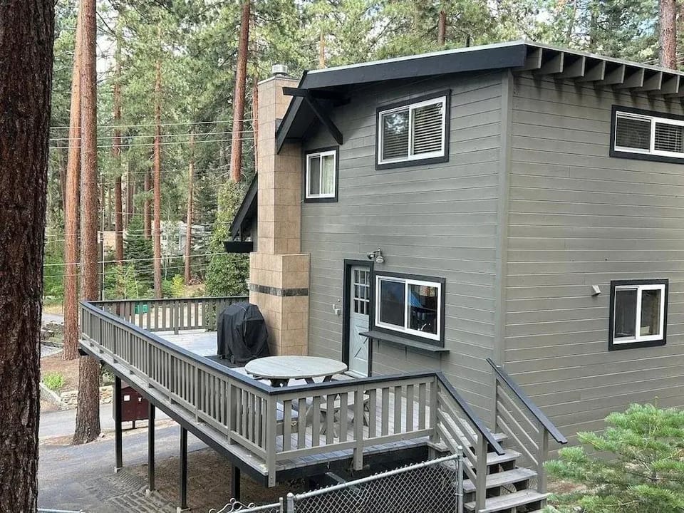 Foothill Folly 4 Bedroom Home by RedAwning Hotel in Zephyr Cove