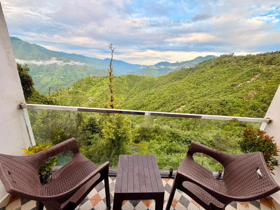 Pine View Luxury Resort Hotel in Uttarakhand