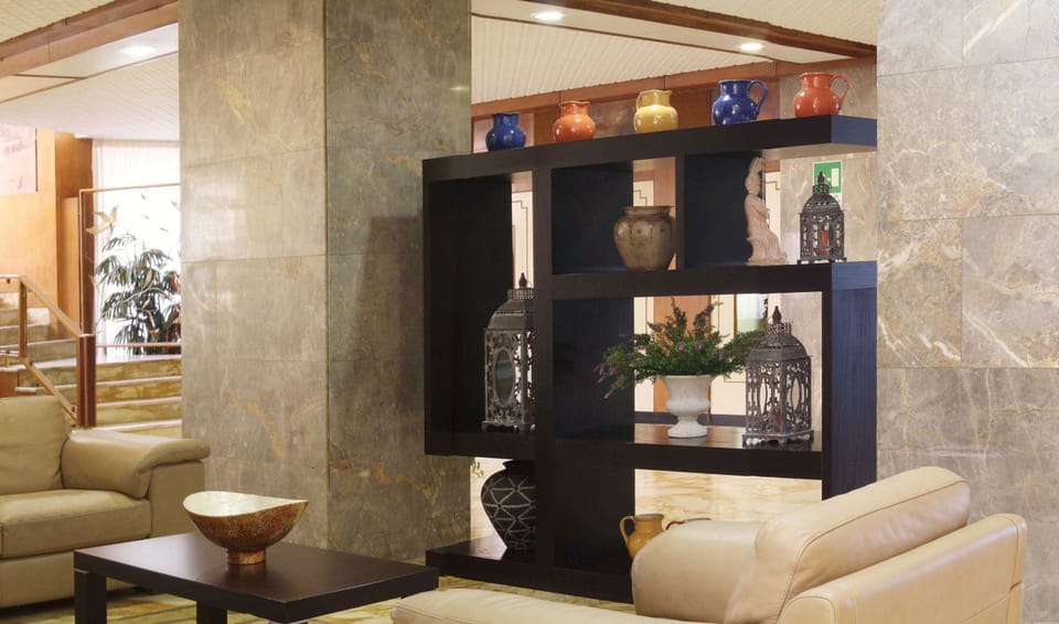 Shared lounge/TV area