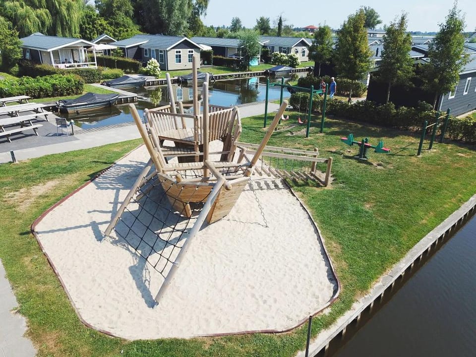 Cozy Chalet With Sloop in Giethoorn Hotel in Giethoorn