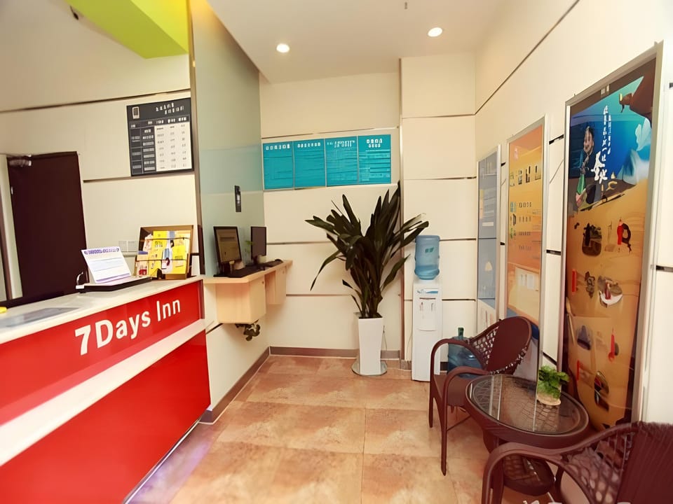 7 Days Inn Chengdu Sichuan Normal University Chenglong Headquarters Economy Harbor Hotel in Chengdu