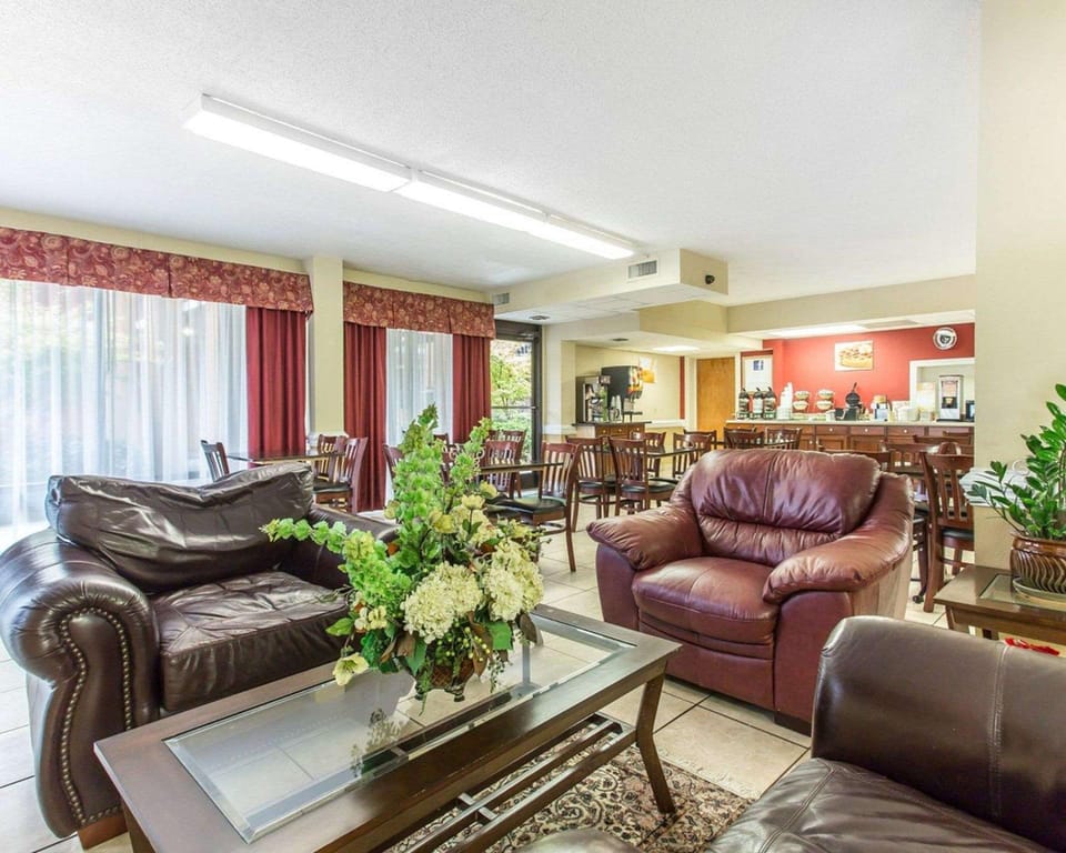 Clarion Pointe Statesville Hotel in Statesville