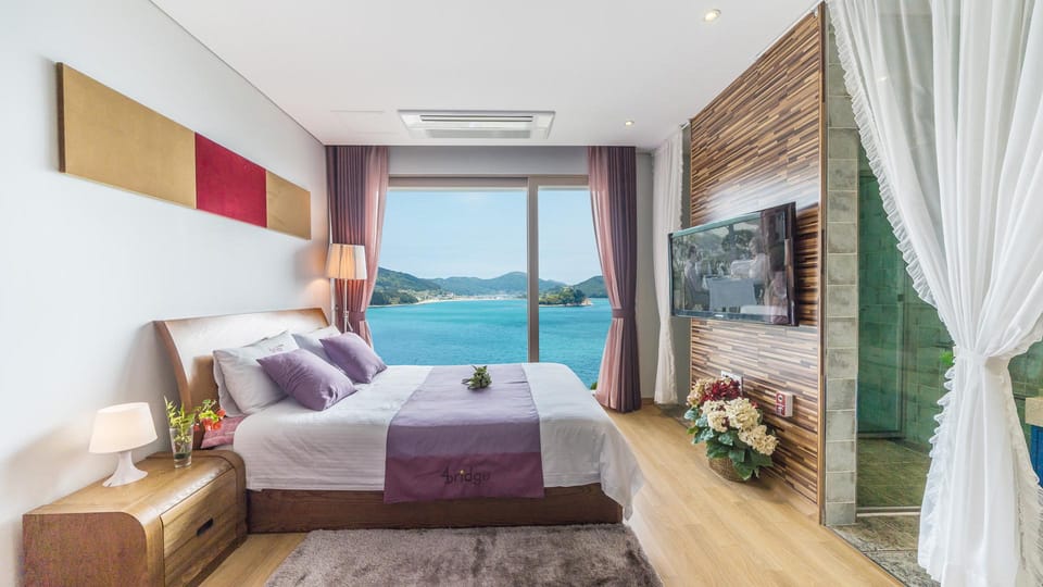 Geoje For bridge pension Hotel in South Korea