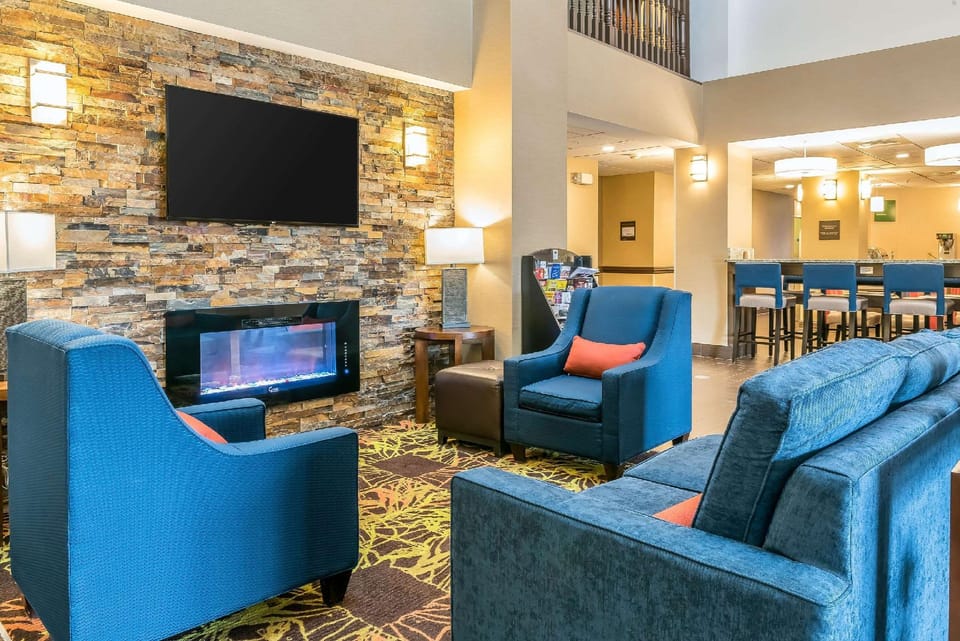 Comfort Suites Springfield I-70 Hotel in Springfield
