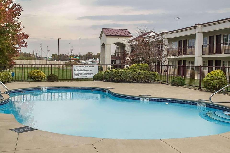 Days Inn by Wyndham Austintown Hotel in Mineral Ridge