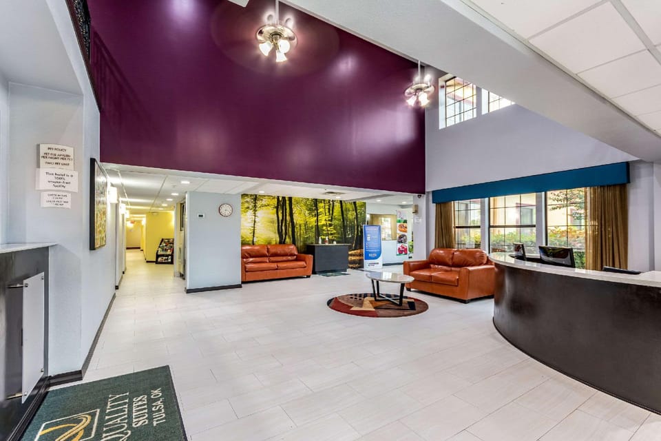 Quality Suites Tulsa I-44 Hotel in Tulsa