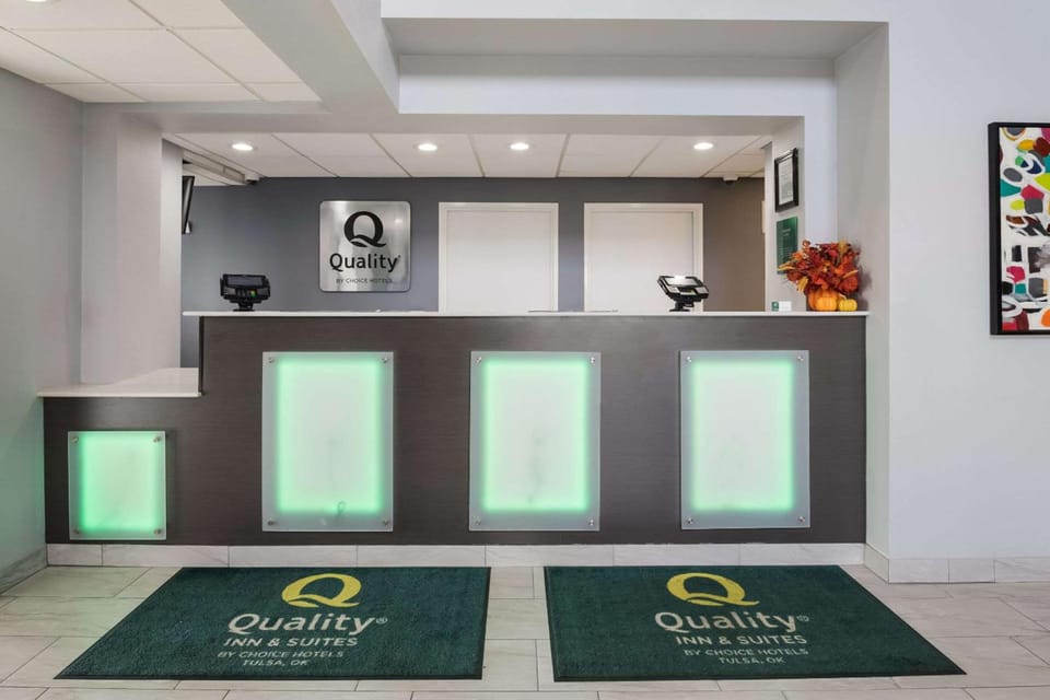 Quality Suites Tulsa I-44 Hotel in Tulsa
