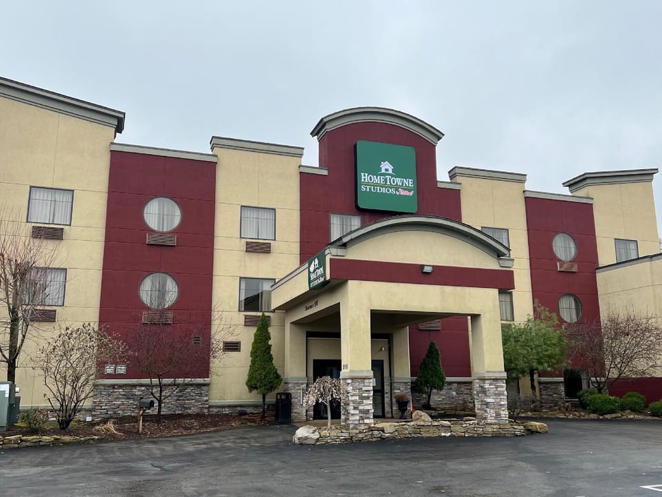 HomeTowne Studios & Suites Washington Hotel in Pennsylvania