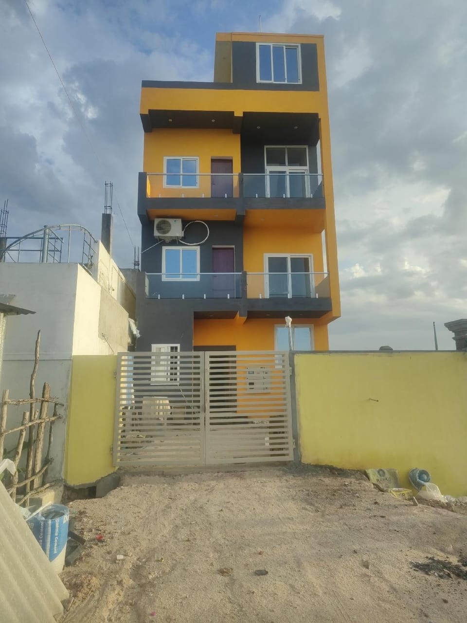 Orange & Grey Beach house  Hotel in Puducherry, India