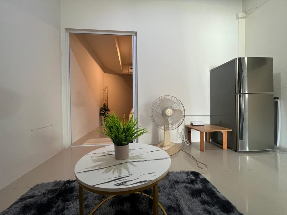 Interconnecting room(s) available