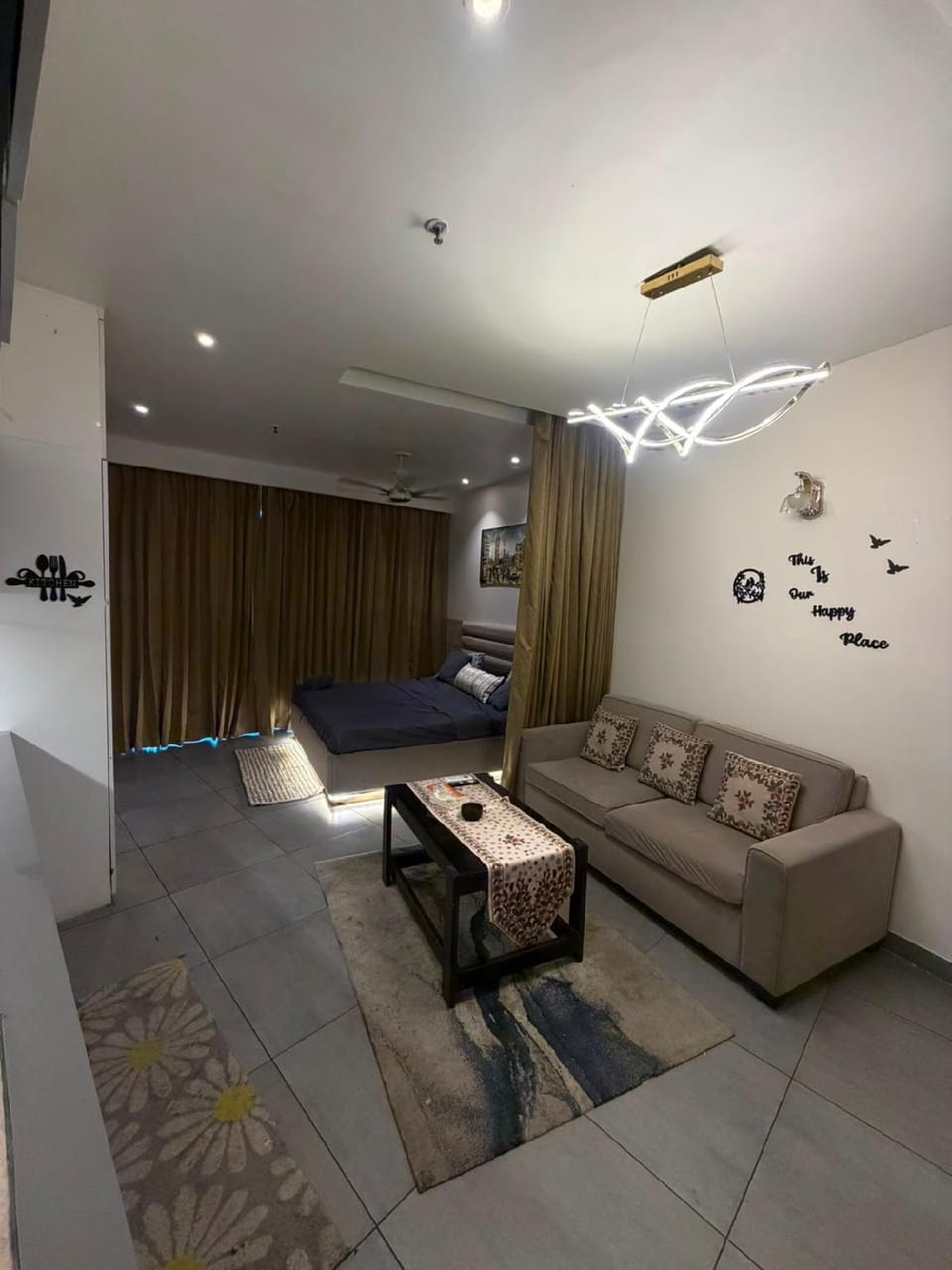 Supernova spira | 7pm - 10am | Night use only  Apartment hotel in Noida