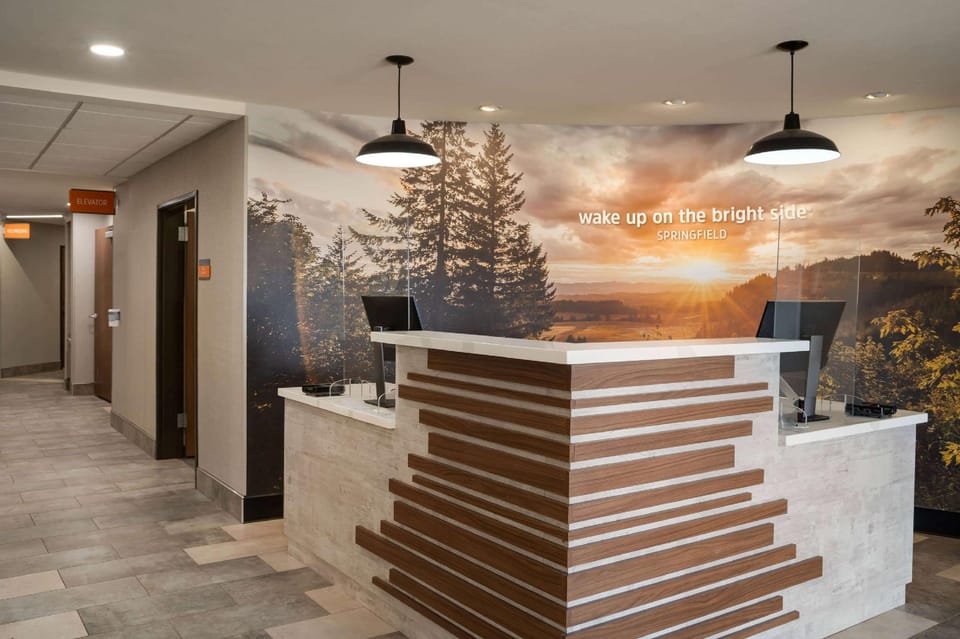 La Quinta Inn & Suites by Wyndham Springfield Hotel in Springfield