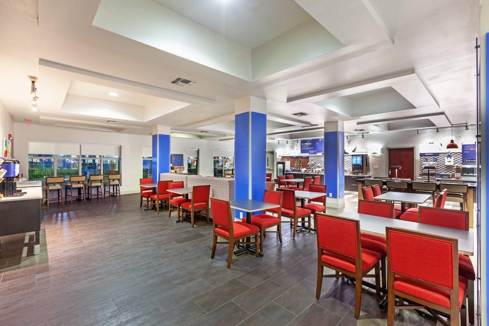 Holiday Inn Express Hotel and Suites Shreveport South Park Plaza By IHG Hotel in Bossier City
