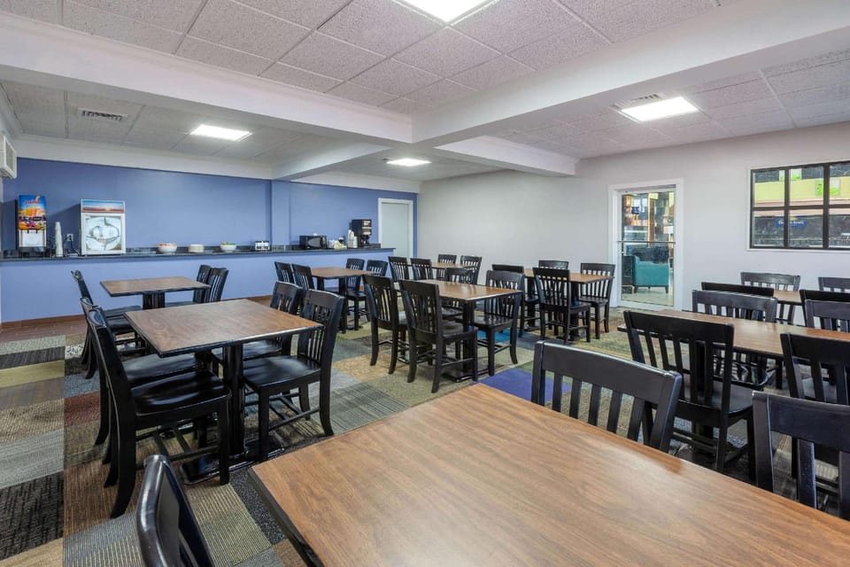Days Inn by Wyndham Sandusky / Cedar Point Hotel in Lake Erie