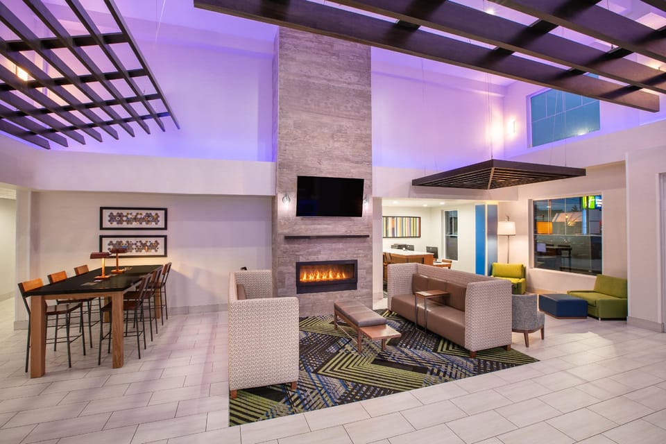 Holiday Inn Express Hotel & Suites Seaside Convention Center By IHG Hotel in Seaside