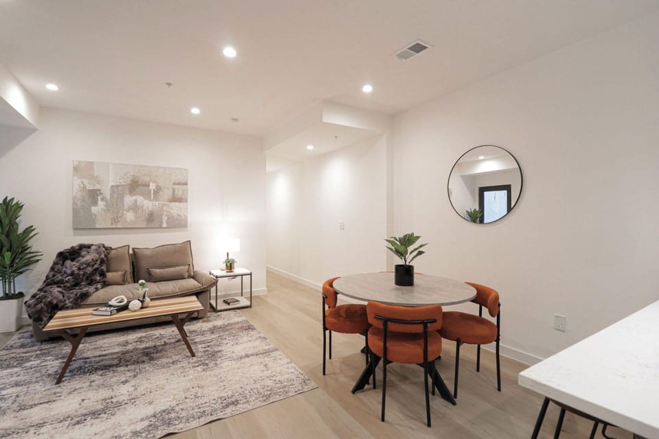 Unit 3 One BR With Queen  Sofa and  Bed Hotel in District of Columbia