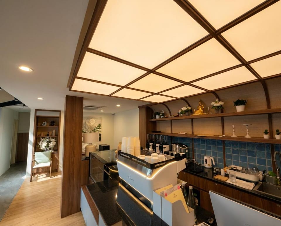 Sun and Moon Hotel - Bed and Bistro Hotel in Bangkok