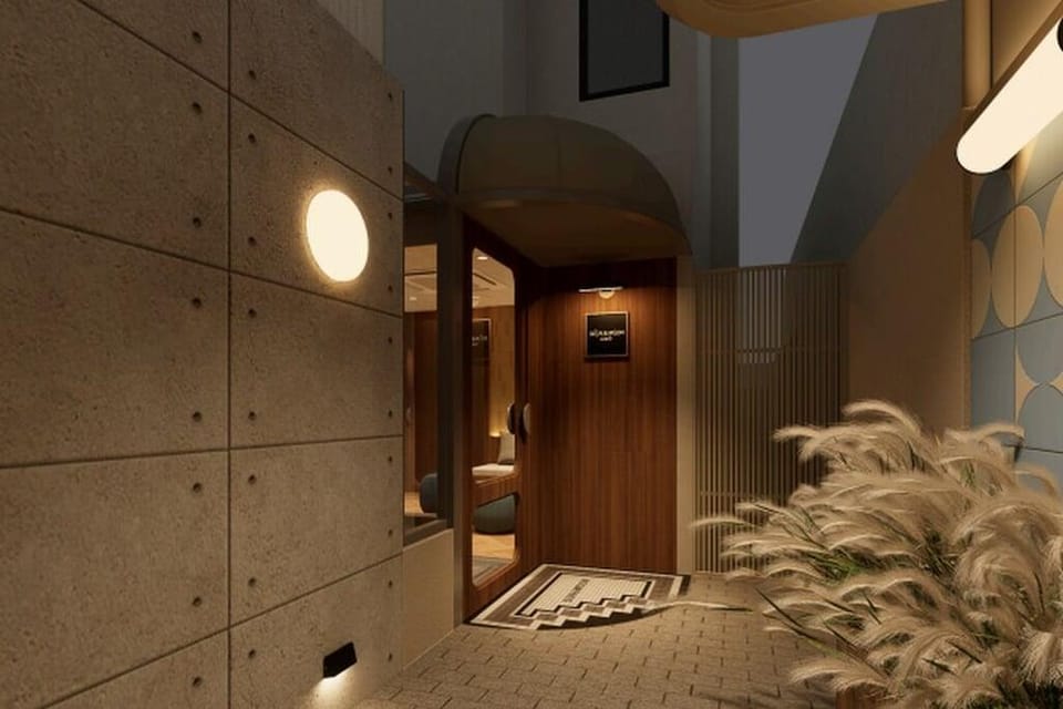 Sun and Moon Hotel - Bed and Bistro Hotel in Bangkok