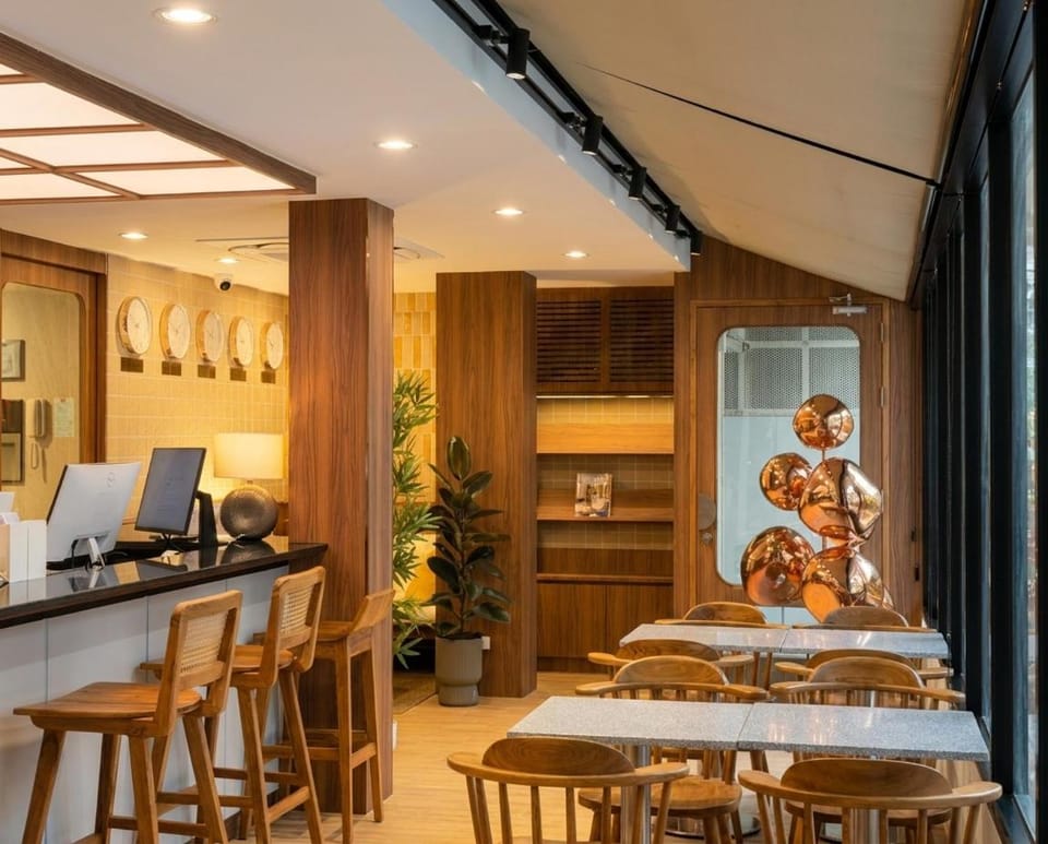Sun and Moon Hotel - Bed and Bistro Hotel in Bangkok