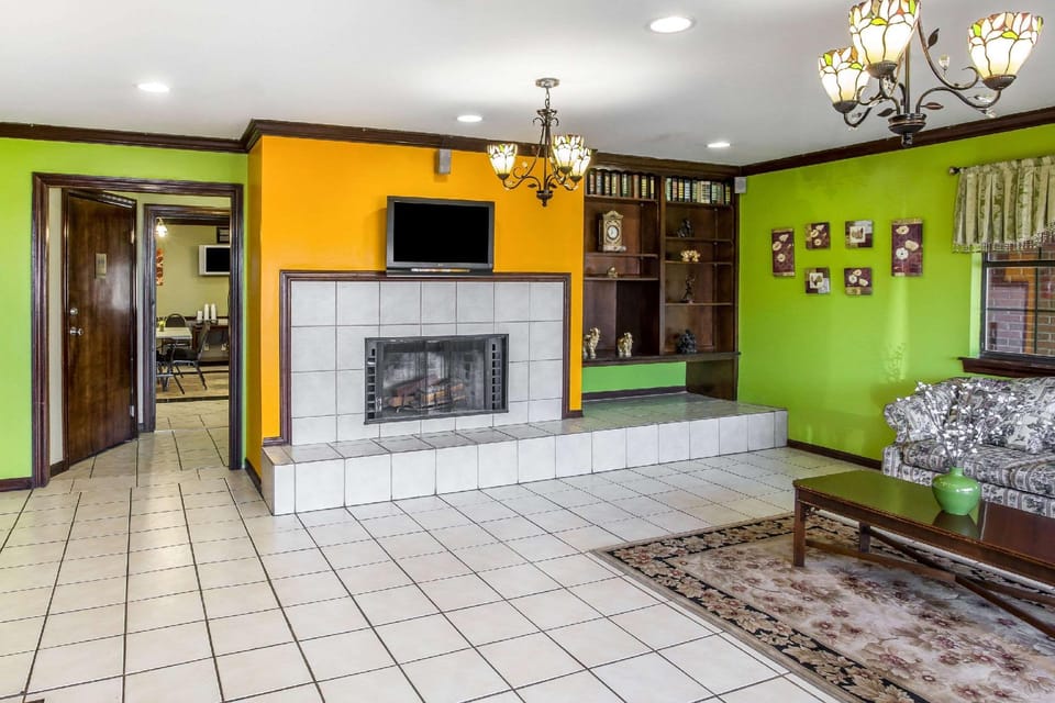 Rodeway Inn & Suites Smyrna - Nashville Area Hotel in La Vergne