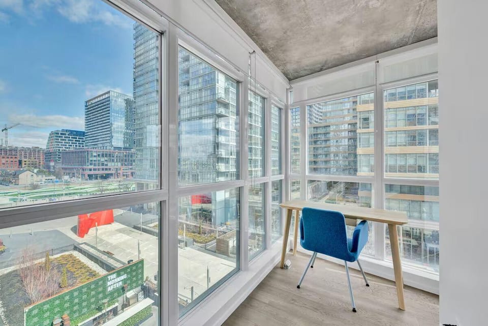 HostlyStays Luxury Suites Hotel in Toronto