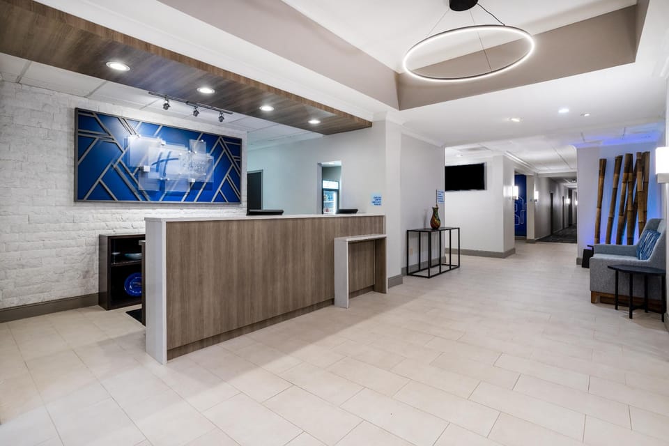 Holiday Inn Express and Suites Tampa I-75 at Bruce B. Downs By IHG Hotel in Tampa