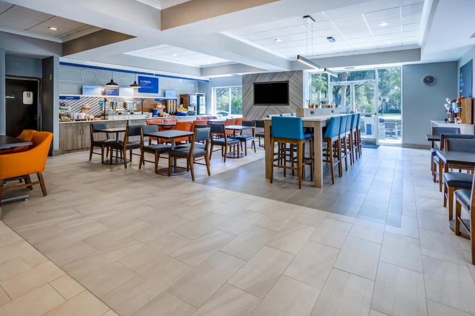 Holiday Inn Express and Suites Tampa I-75 at Bruce B. Downs By IHG Hotel in Tampa