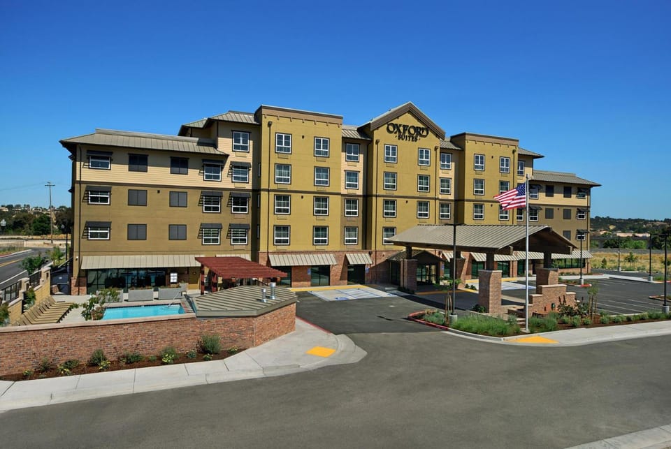 Oxford Suites Paso Robles Hotel in Paso Robles