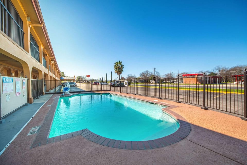 Econo Lodge San Marcos University Area Hotel in San Marcos