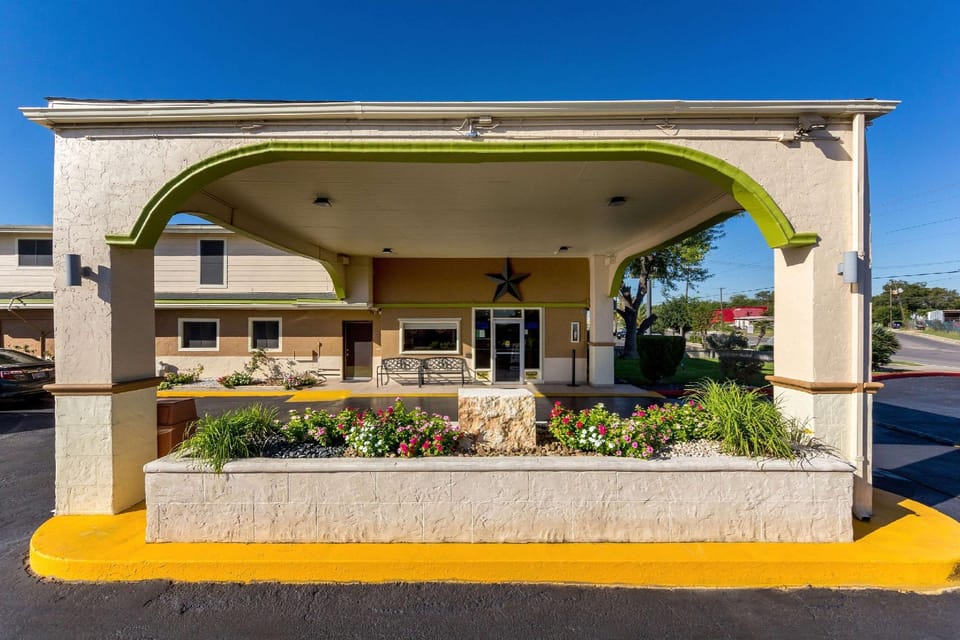 Rodeway Inn San Antonio Lackland AFB - SeaWorld Hotel in San Antonio