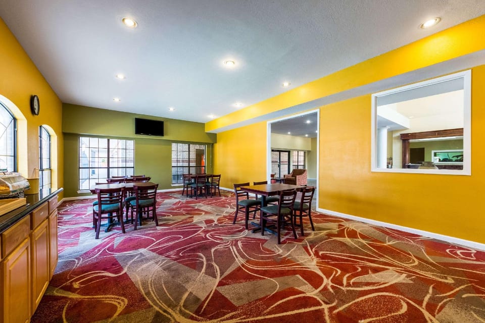 Quality Inn University near Downtown Hotel in San Marcos