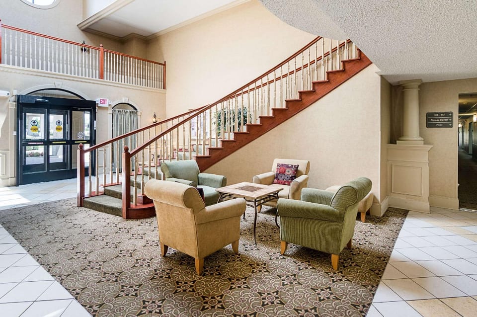 Quality Suites Sherman Hotel in Sherman