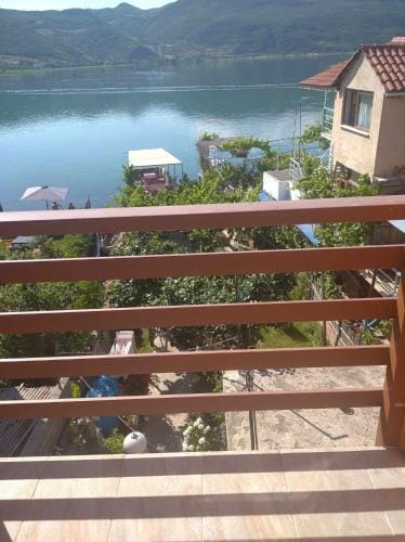 ERDA LAKESIDE Guesthouse Hotel in North Macedonia