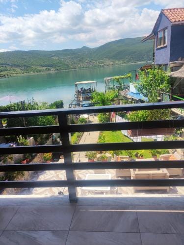 ERDA LAKESIDE Guesthouse Hotel in North Macedonia
