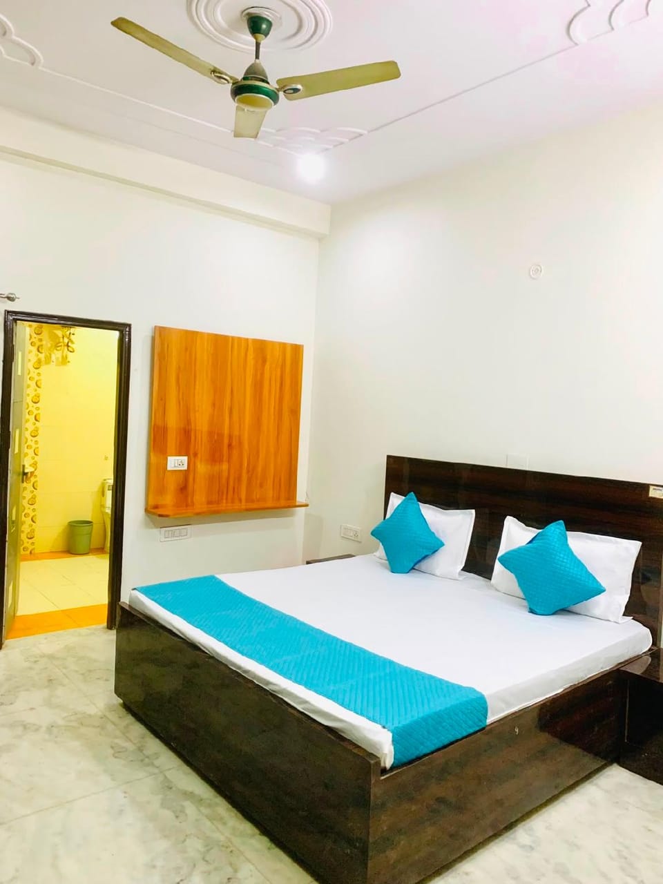 Shreee Jeee Innn Hotel in Gurugram